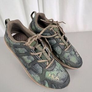 HUK MENS HUK ATTACK FISHING SNEAKERS SIZE 8.5 GREEN